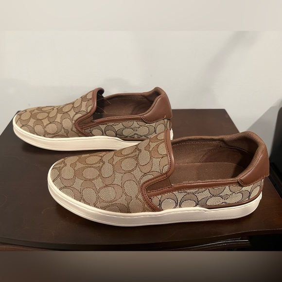 🤎 Coach Ladies Slip On Sneakers 🤎 - Picture 2 of 4